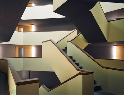 Kosmos Raumknoten Mehrfamilienhaus Rondo zuerich Oerlikon Treppenhalle Bild W Mair