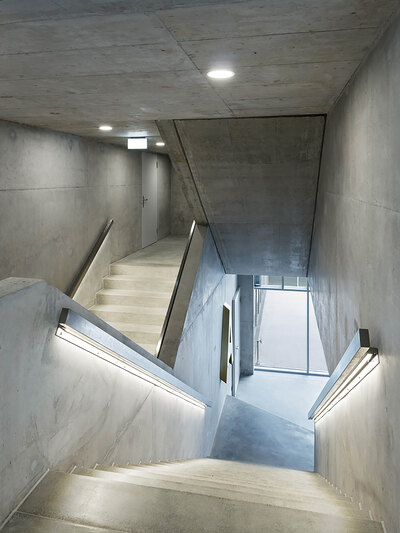 Kosmos Raumknoten Schulhaus reitmen Schlieren Treppenaufgaenge Bild G Aerni